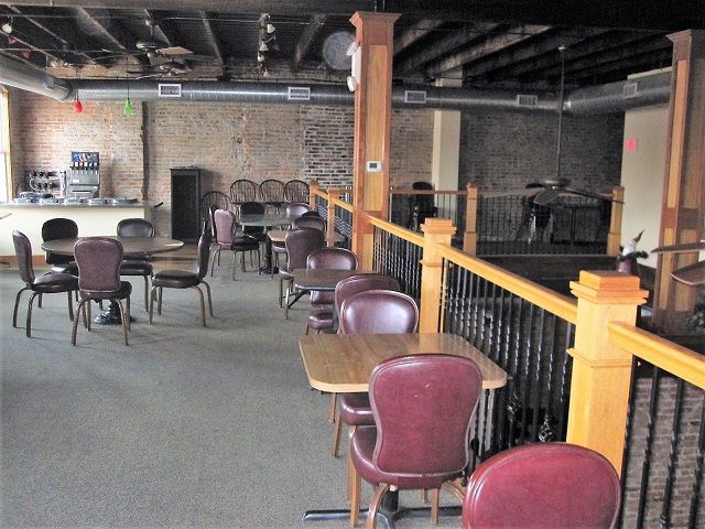 208 S State St, Jerseyville, IL 62052
